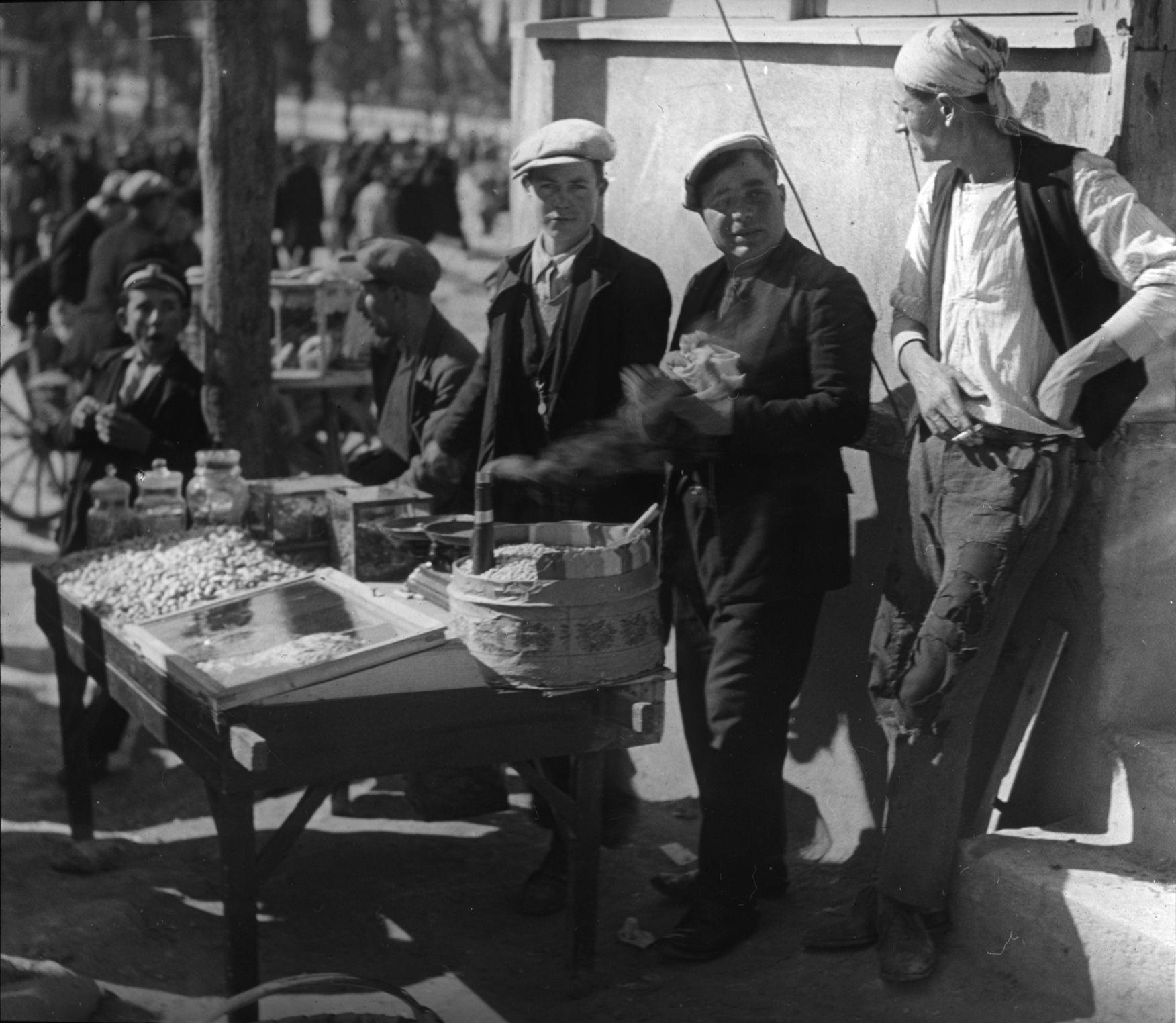 Street vendors, J1-8.